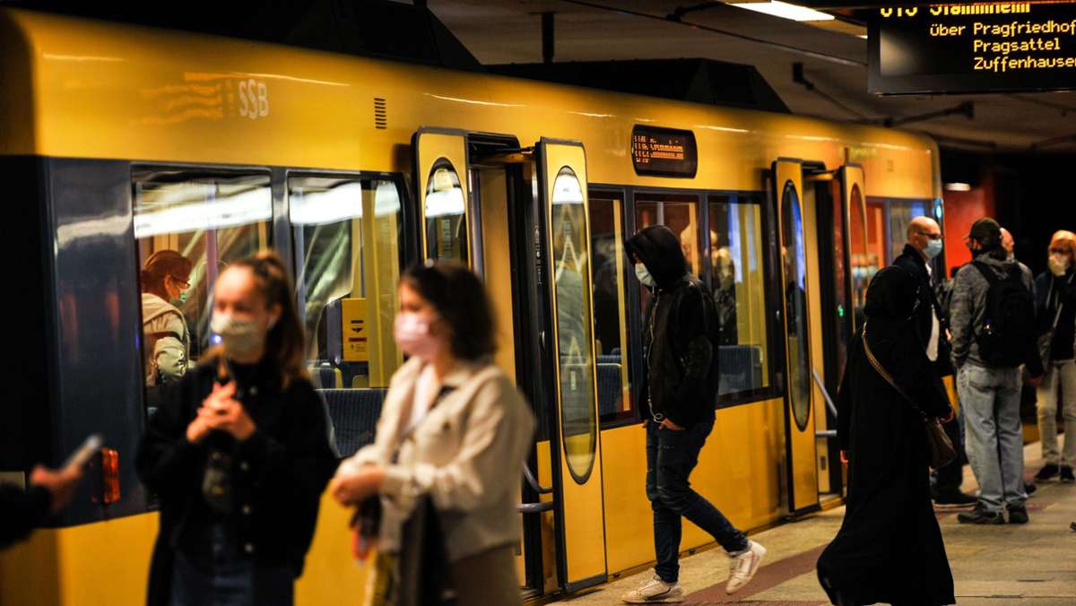 Debatte um Mundschutz in Stuttgarts Bahnen: Freie Fahrt für Maskenmuffel? Ministerium sieht kein Problem