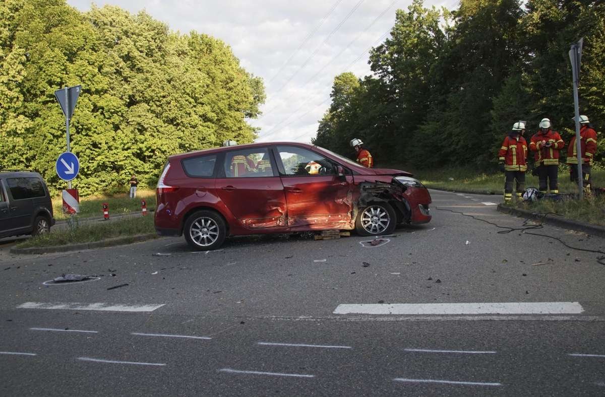 Die 20-jährige Renault-Fahrerin wurde bei dem Unfall schwer verletzt.