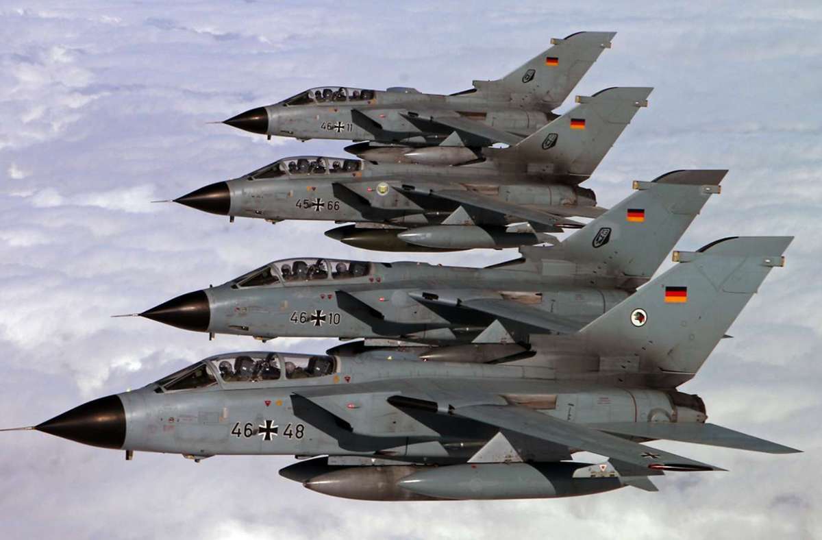 Vier Tornado-Kampfjets der Taktischen Luftwaffengeschwader 33 und 51 „Immelmann“ fliegen aus dem Auslandseinsatz Counter Daesh nach Deutschland zurück. Für „Air Defender“ sind 16 Tornados eingeplant.