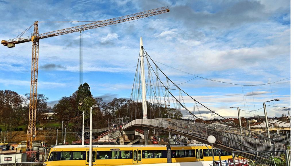  Die kürzeste Verbindung für Fußgänger und Radfahrer zwischen Mineralbad und Rosensteinpark ist fast fünf Jahre lang unterbrochen gewesen. Beim Projekt Stuttgarter Rosensteintunnel ist für Juni 2020 zusammen mit der Bahn ein Tag der offenen Baustelle geplant. 