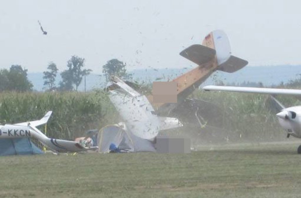 Schreckmoment für die Teilnehmer des Fliegertreffens Tannkosh: Bei einem Unfall ist am Samstag ein Mann schwer verletzt worden. Der einmotorige ...