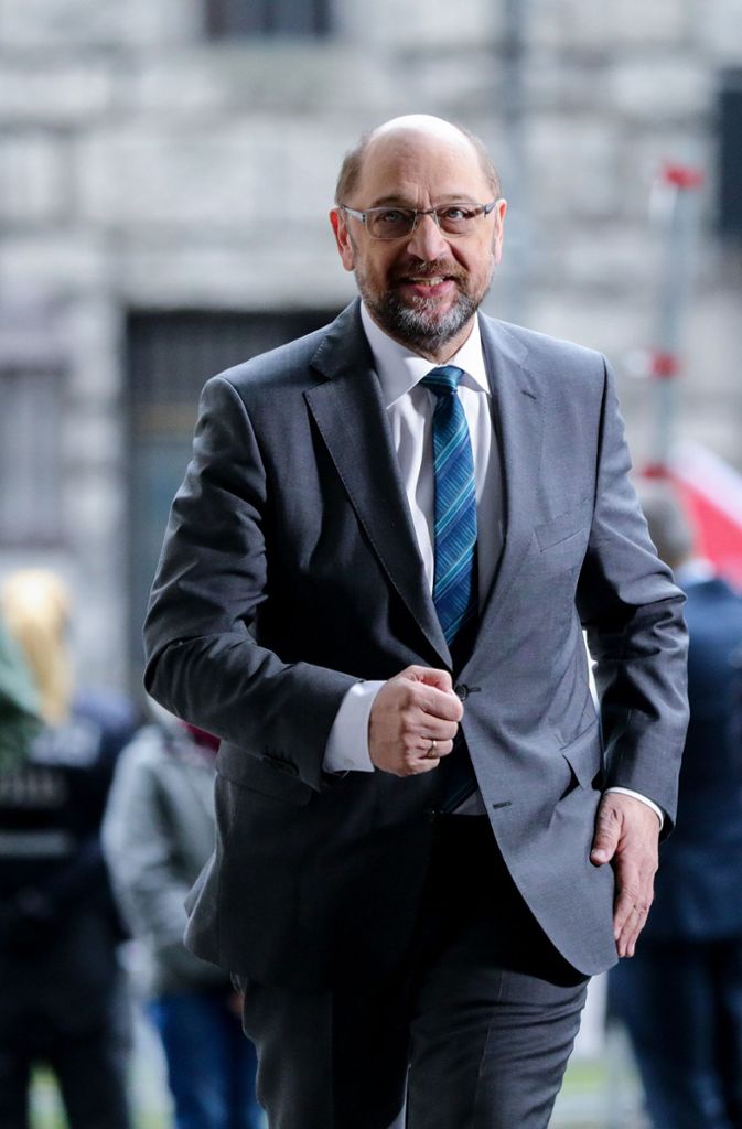 Der SPD-Mann Martin Schulz wird Außenminister. Er gibt Medienberichten zufolge den Vorsitz der Partei an Andrea Nahles ab.