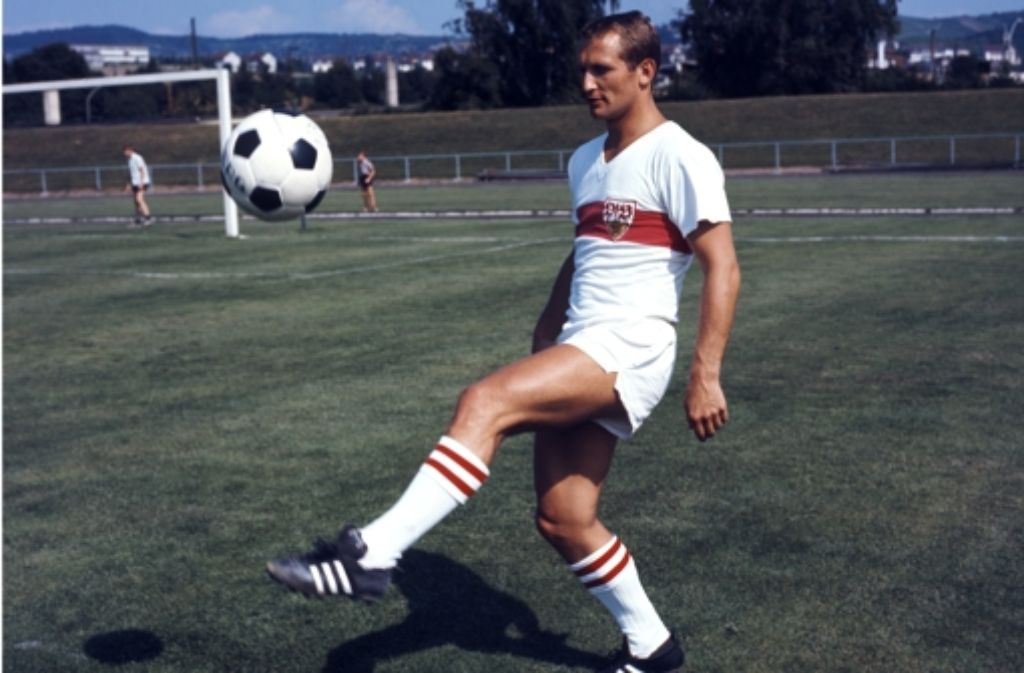 1967/68: Platz 8. Auf dem Bild: der damalige VfB-Abwehrspieler Hans Eisele.