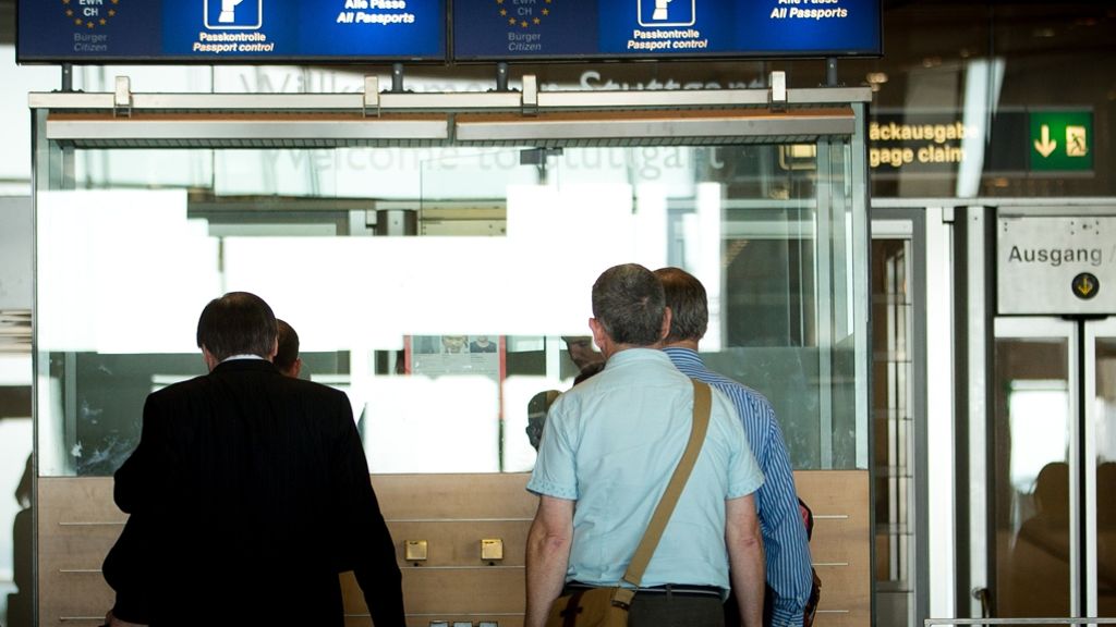 Flughafen Stuttgart: Asyl mit falschem Schweden-Siegel