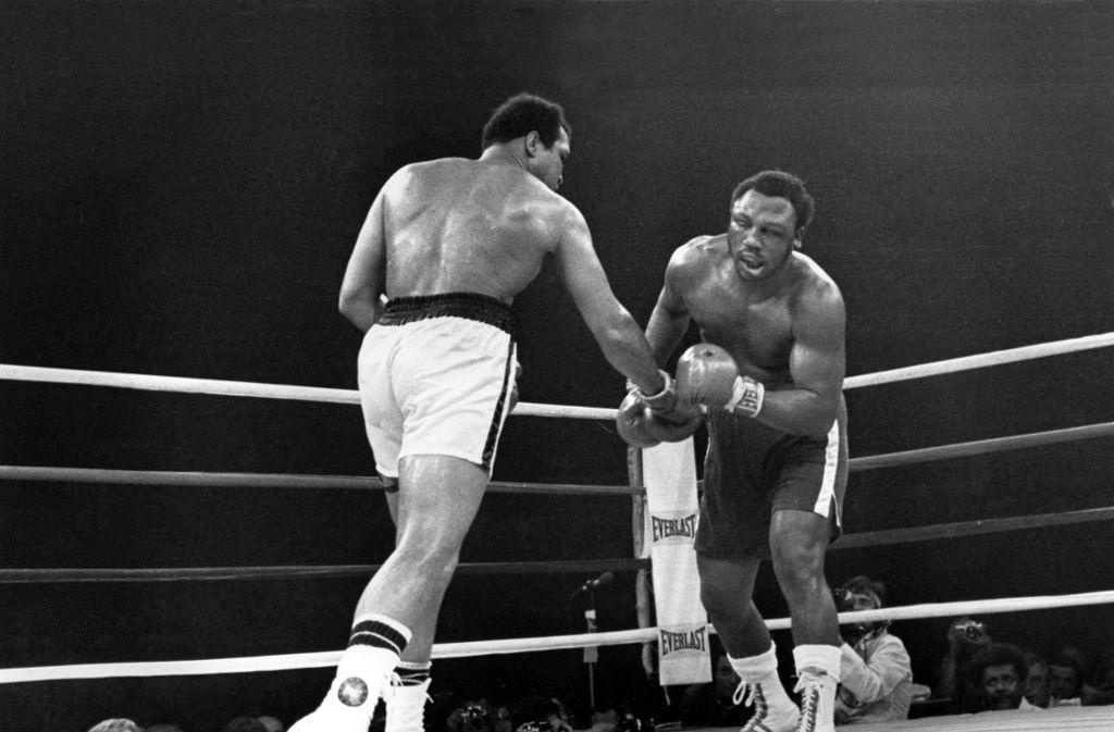 Im legendären „Thrilla in Manila“ 1975, einem der besten Schwergewichtskämpfe aller Zeiten, konnte Muhammad Ali Joe Frazier spektakulär bezwingen.