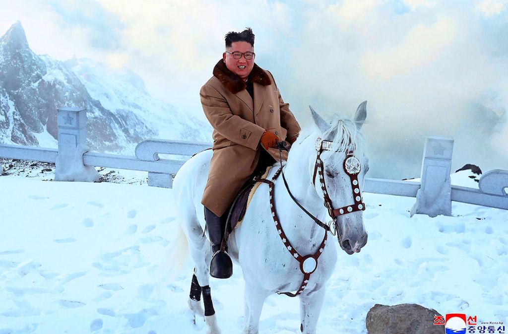 Kim Jong Un bei seinem Ritt auf den in Nordkorea heiligen Berg Paektusan. Foto: AP/KCNA