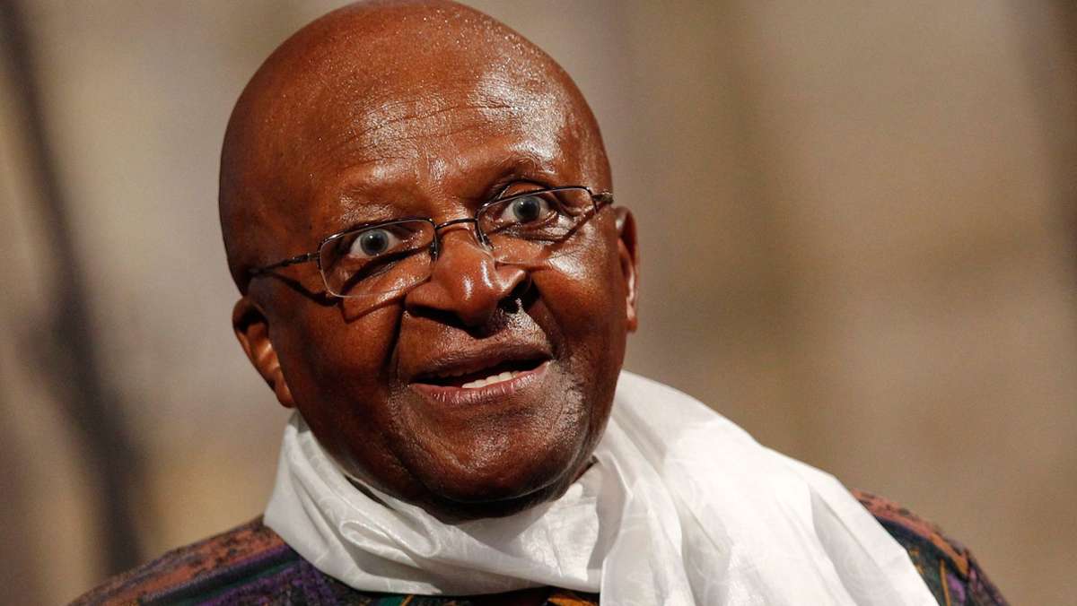  Desmond Tutu galt als eine unbeugsame moralische Instanz. Als einer der weltweit bekanntesten Wortführer gegen Südafrikas Apartheid bekam er einst den Friedensnobelpreis. Ein streitbarer Gottesmann ist tot. 