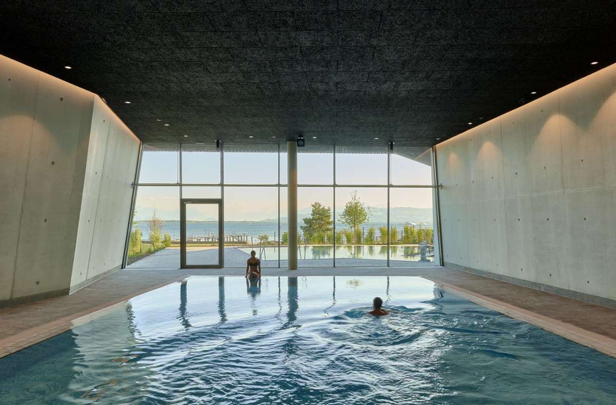 Schwimmbad am Bodensee: die Therme in Lindau. . . .