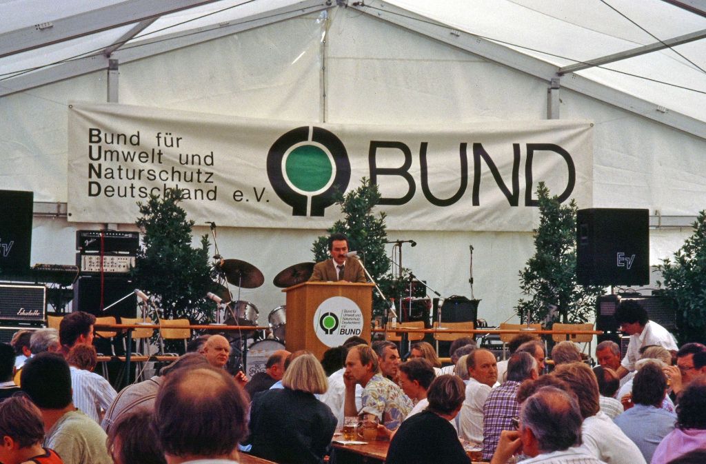 Beim Makrgröningern Bahnhofsfest 1991 fordern viele die Reaktivierung des Zügle.