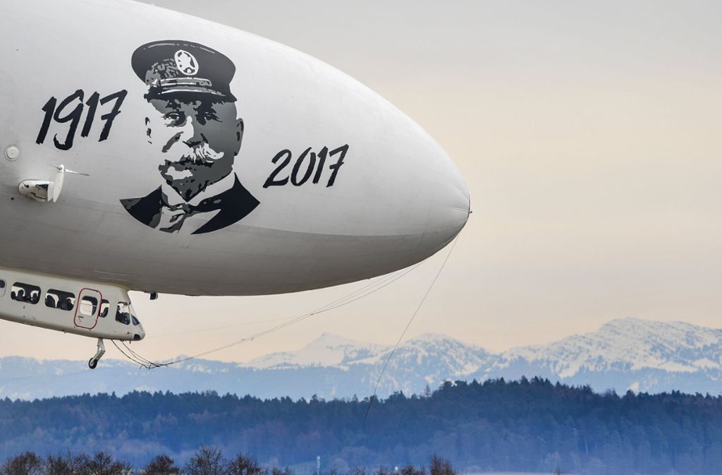 Auf Rang 4 landet der Luftfahrtbereich (Bild: der Zeppelin von Zeppelin Luftschifftechnik aus Friedrichshafen). In dieser Branche liegt der Durchschnittsverdienst bei knapp 66 000 Euro.