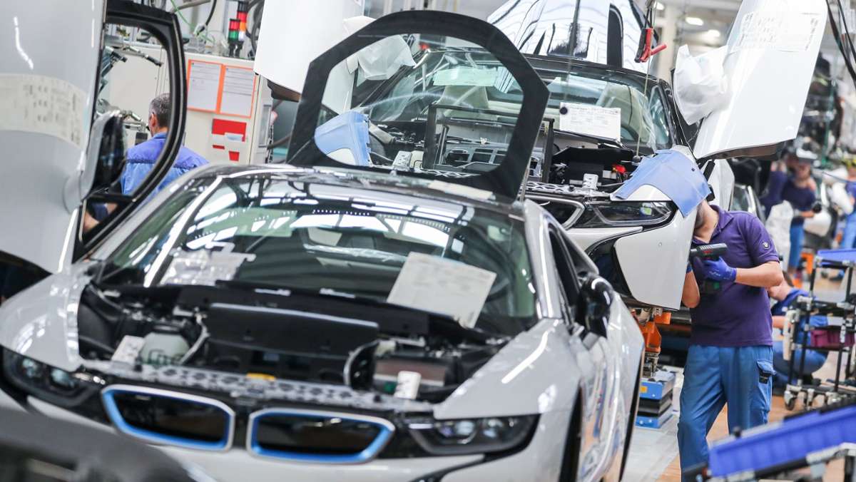 Gehaltstabelle und Vergütung: Zahlt BMW besser als Mercedes?