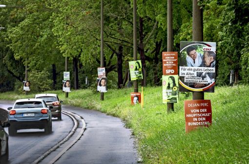 Die Kandidatinnen und Kandidaten buhlen um Aufmerksamkeit – viele Plakate säumen die Straßen in Stuttgart. Foto: Lichtgut/Julian Rettig
