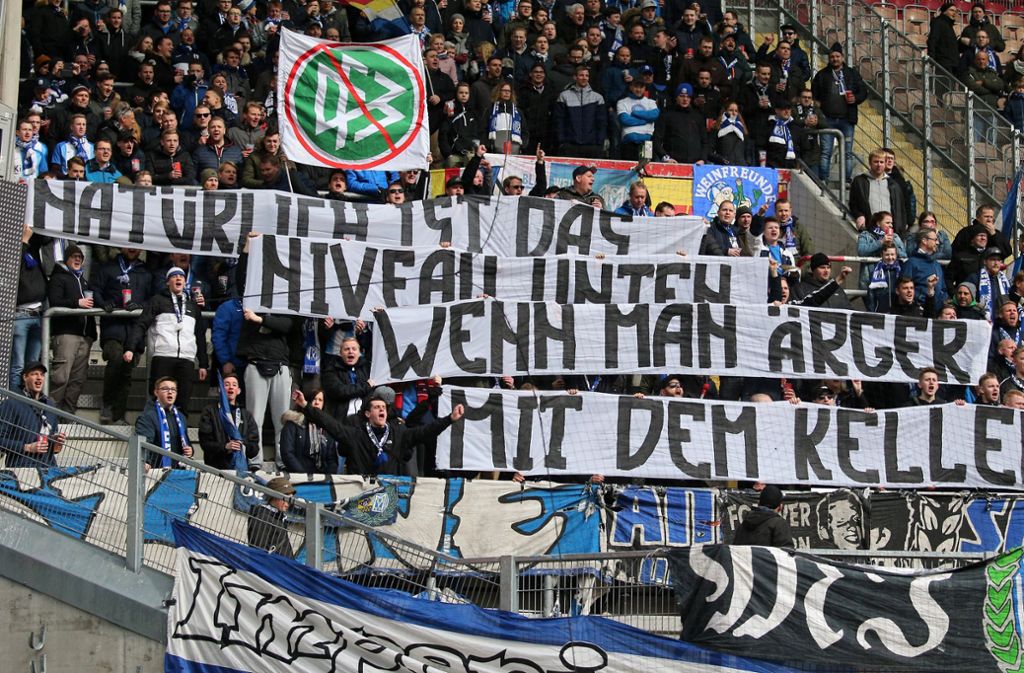 „Natürlich ist das Niveau unten, wenn man Ärger mit dem Keller hat.“ (Ein Wortspiel auf einem Plakat von Meppen-Fans beim Auswärtsspiel in Kaiserslautern).