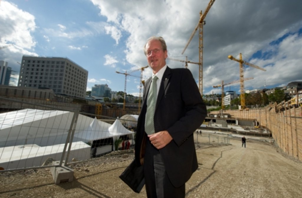 OB Wolfgang Schuster auf der Baustelle für das neue Stadtquartier auf dem Stuttgart-21-Gelände.