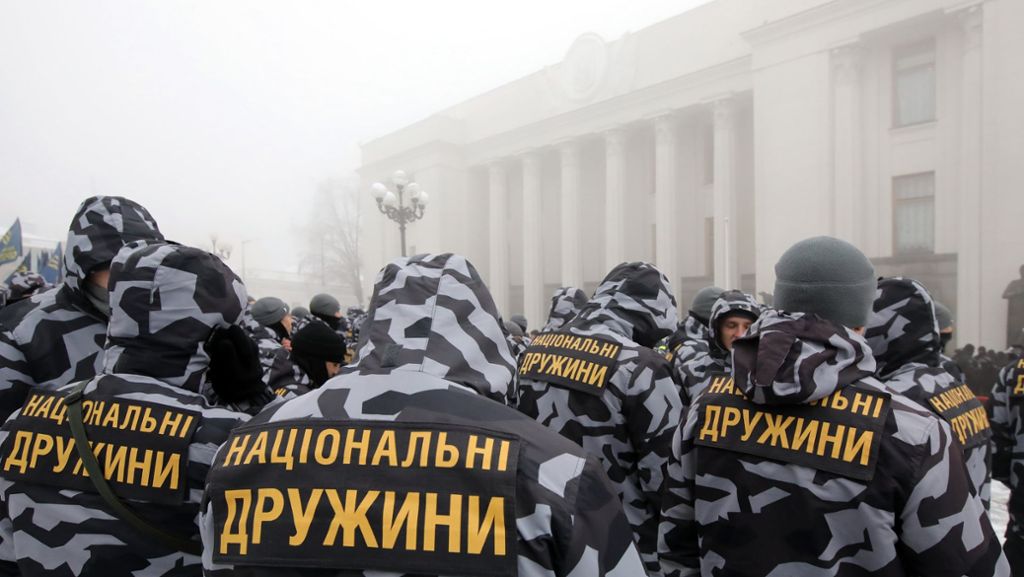  Der Konflikt zwischen der Ukraine und Russland spitzt sich nach einem Zwischenfall im Schwarzen Meer zu. Jetzt gilt das Kriegsrecht, hat das ukrainische Parlament den Vorstoß des Präsidenten Poroschenko bestätigt. 