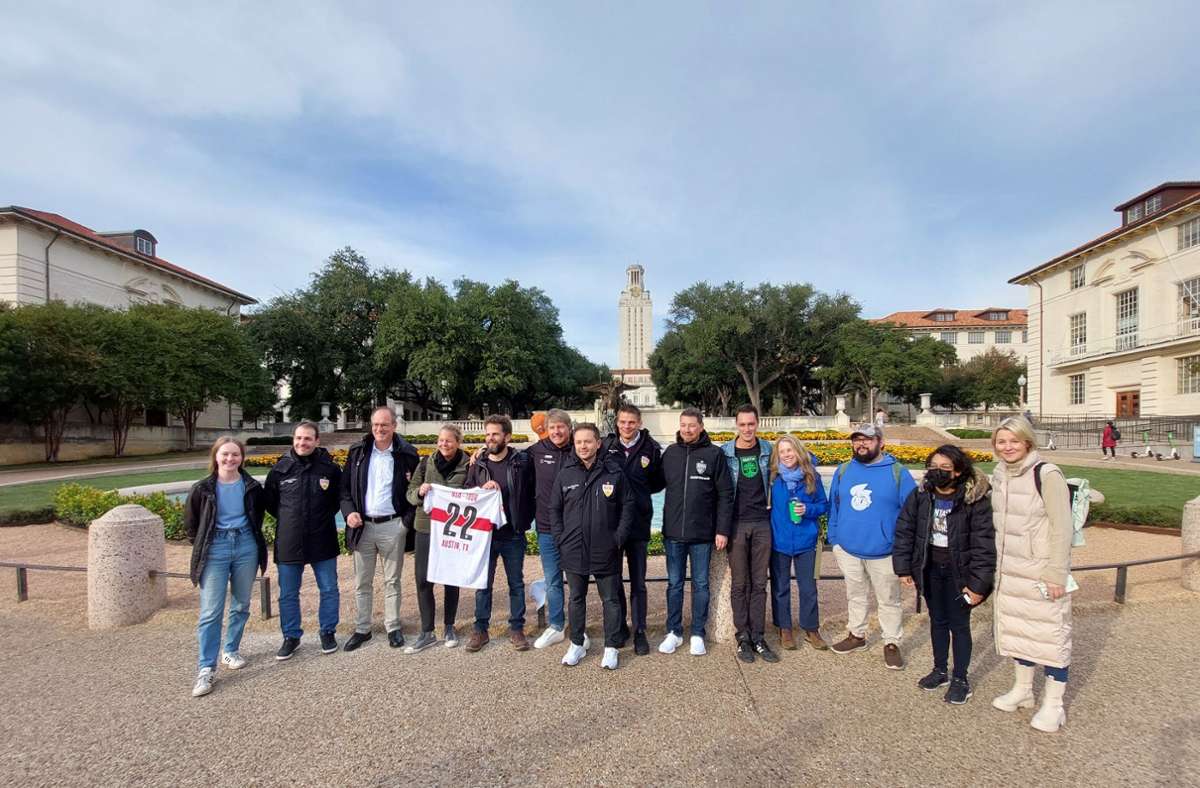 15.11.22: Eine Delegation des VfB besuchte am Dienstagnachmittag die University of Texas in Austin. Begleitet wurde sie von Lehrkräften und Studenten der Uni.