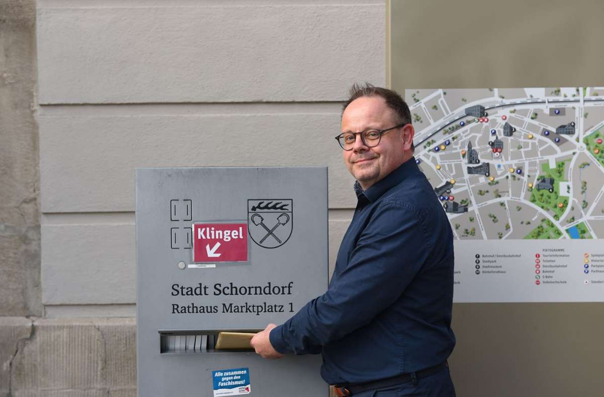 Bernd Hornikel hat am Dienstag seine Bewerbungsunterlagen in Schorndorf abgegeben. Foto: privat