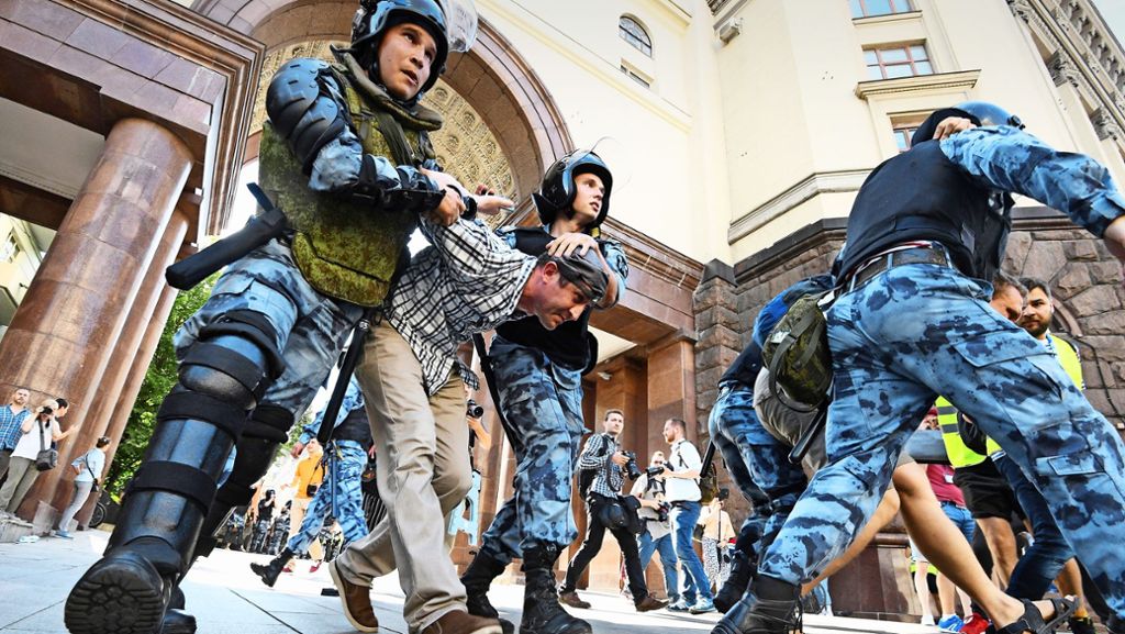  In Moskau demonstrieren Menschen für Freiheit. Der Staat schickt die Nationalgarde. Ein Nationalgardist erzählt, was er von den Protesten hält – und mit welcher Taktik seine Einheiten vorgehen. 