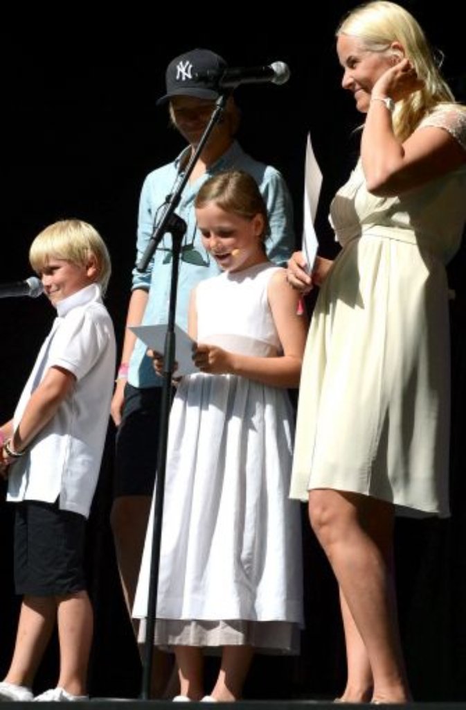 Im Juli organisierten Mette-Marit und ihre Kinder ein Konzert, um Haakon zu seinem 40. Geburtstag zu überraschen.