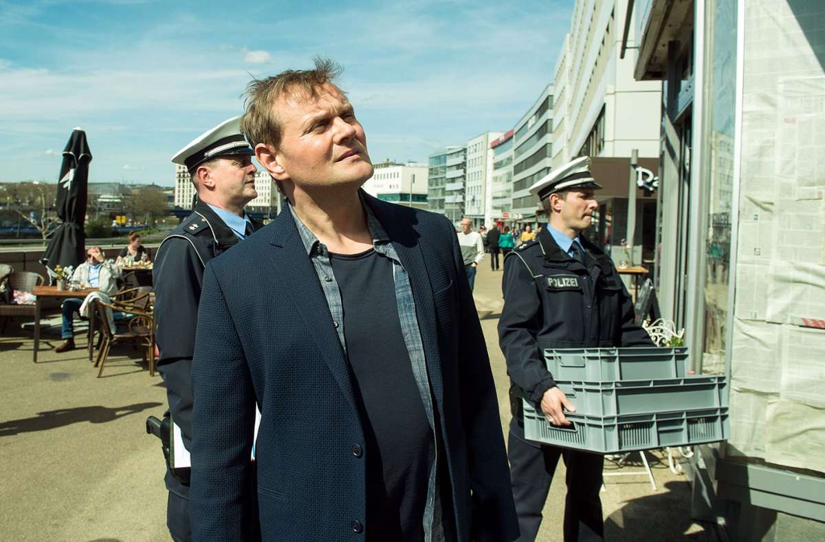 Devid Striesow (Hauptkommissar Jens Stellbrink) in einer Szene von „Tatort - Mord Ex Machina“ von 2017