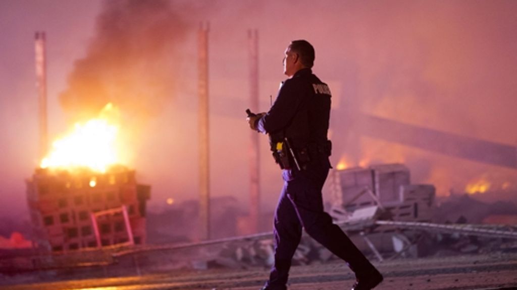  Verletzte Polizisten, brennende Streifenwagen und geplünderte Geschäfte: in der US-Großstadt Baltimore ist es am Montag nach der Trauerfeier für einen jungen Schwarzen zu schweren Unruhen gekommen. Schafft es die Nationalgarde, die Lage zu befrieden? 