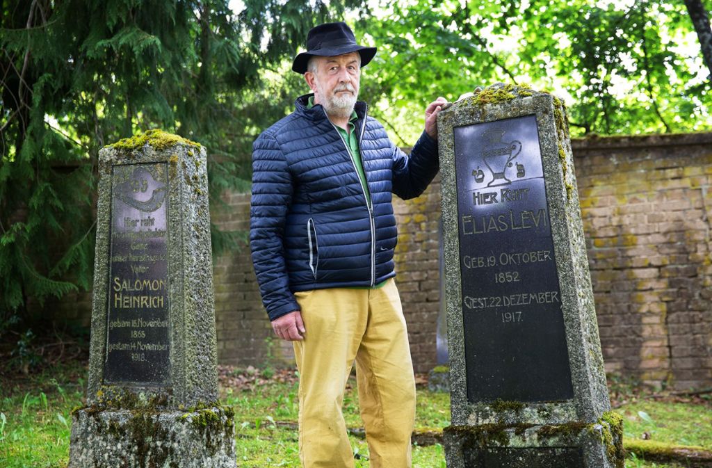 Peter Maile hat die Geschichte des Judentums in der Stadt und des jüdischen Friedhofs erforscht. „Ich wünsche mir, dass es hier eines Tages wieder jüdische Beerdigungen gibt“, sagt der 65-Jährige