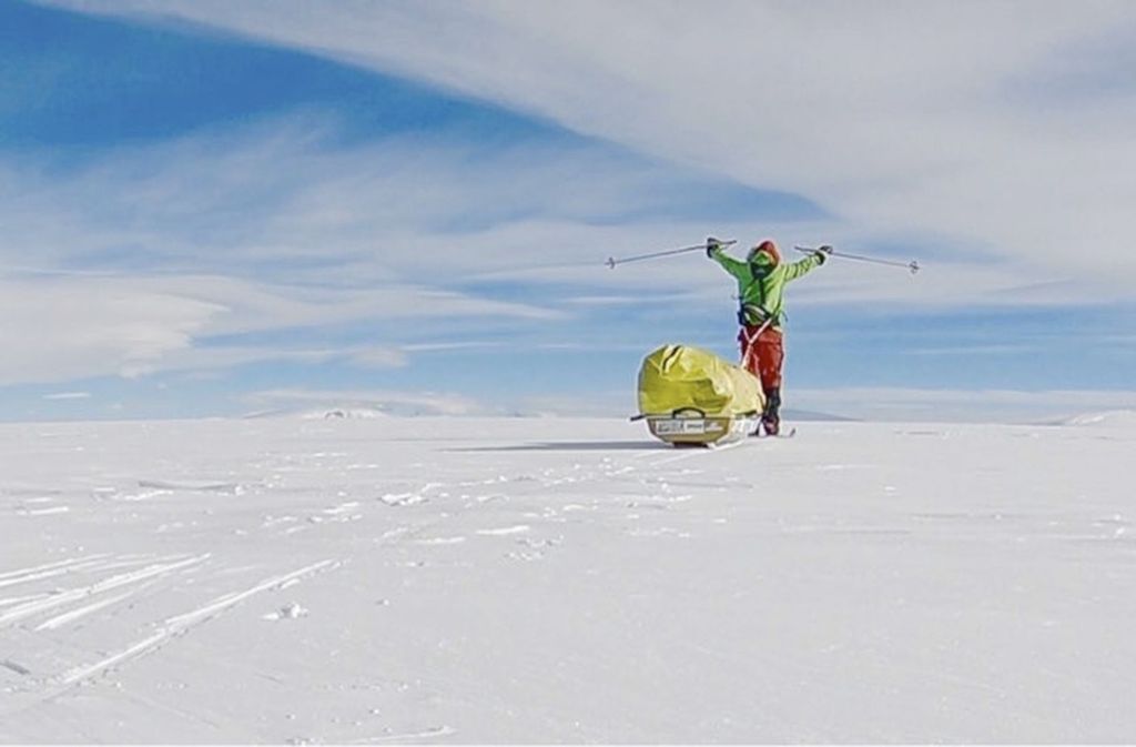 Als erster Mensch hat Colin O’Brady die Antarktis alleine und ohne Hilfe überquert. Am Mittwoch (26. Dezember) den 26.12.2018 erreichte der 33-jährige Colin O’Brady nach eigenen Angaben sein Ziel am Ross-Schelfeis.