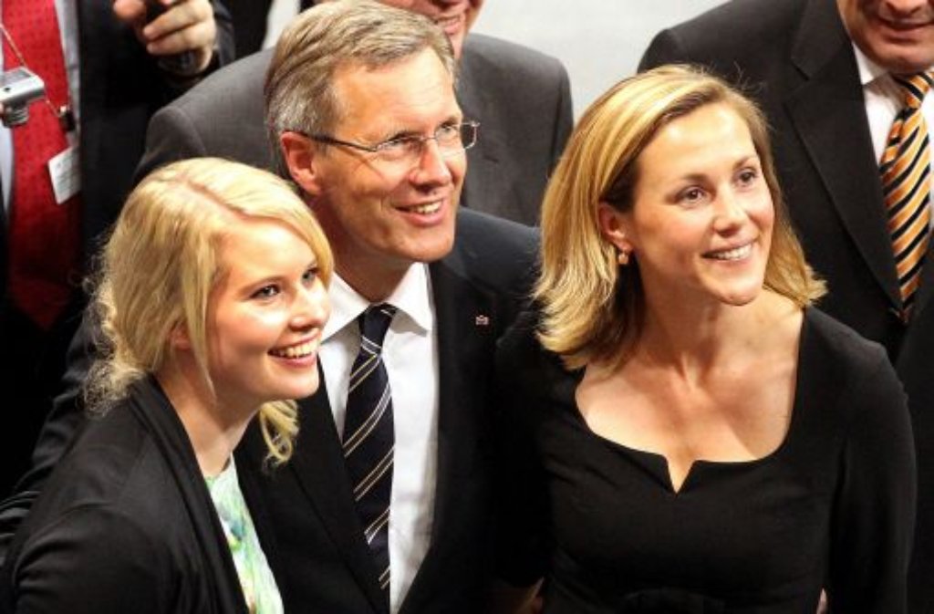 Nachdem Horst Köhler als Bundespräsident zurückgetreten war, wurde Christian Wulff am 30. Juni des Jahres 2010 zum zehnten Bundespräsidenten Deutschlands ernannt.