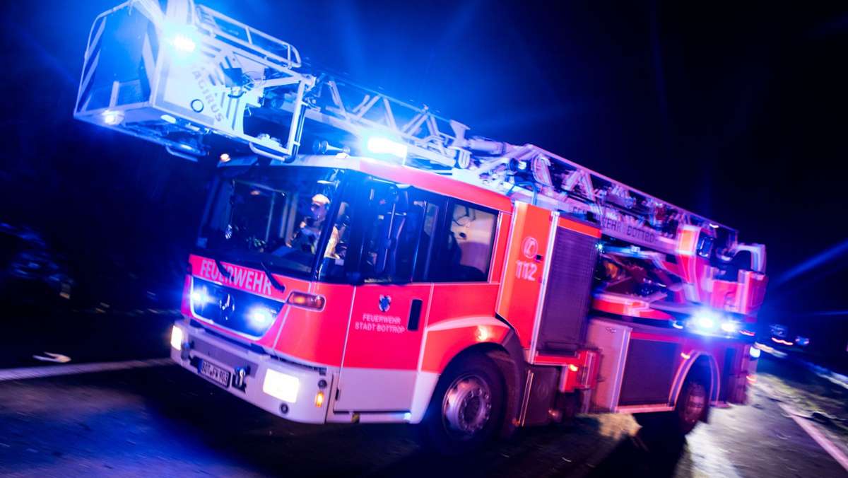  Rund 30.000 Euro Schaden sind die Bilanz eines Fahrzeugbrands in Kirchheim am Freitag Abend. Die Brandursache ist noch ungeklärt, Personen kamen nicht zu Schaden. 