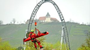 Wenn Achterbahnen stecken bleiben: Stuttgarter Höhenretter proben den Ernstfall in Tripsdrill