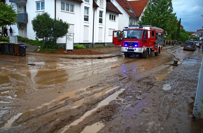 Unwetter-Folgen im Kreis Ludwigsburg: Schlammmassen  verlangen nach fleißigen Händen