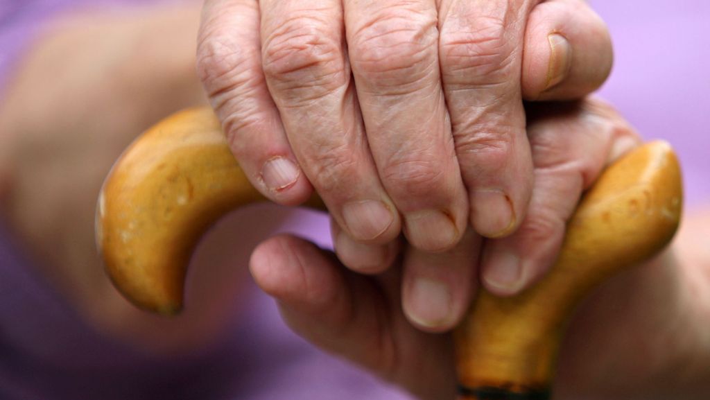 Berlin: 103-Jährige schlägt Trickdiebe mit Gehstock in die Flucht