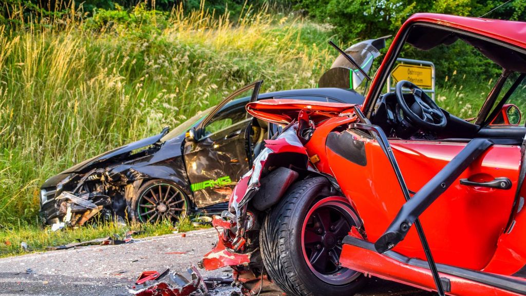 Unfall bei Östringen: 18-Jähriger kracht in Porsche-Oldtimer