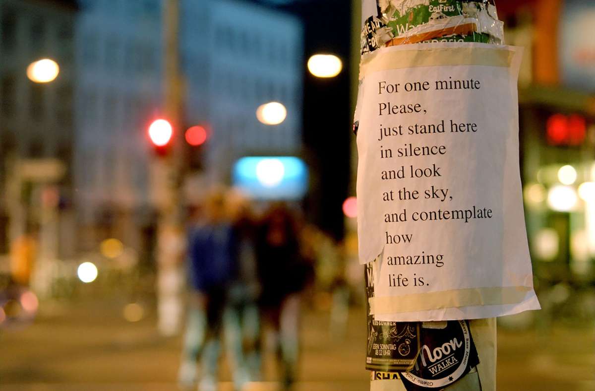 Überall in Berlin finden sich selbst geschriebene Flyer, Zettel und Aushänge – und manchmal haben sie einen nahezu philosophischen Einschlag.