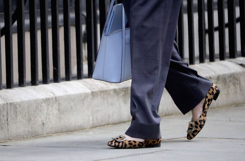 Leoparden-Optik haben auch diese flachen Schuhe von May, welche sie bei der letzten Kabinettssitzung von David Cameron trug.