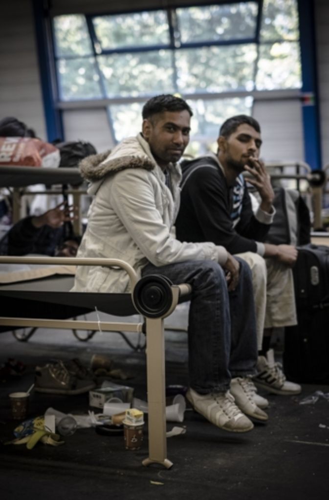 Rund zwei Wochen haben die Asylsuchenden in der Notunterkunft an der Schleyerhalle verbracht.