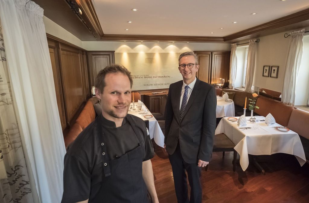 Max Speyer (vorne) ist der neue Küchenchef im Adler Asperg, hier mit Patron Christian Ottenbacher.