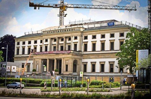 Die Kräne drehen sich über dem Wilhelmspalais. Dort entsteht das künftige Stuttgarter Stadtmuseum. Foto: Achim Zweygarth