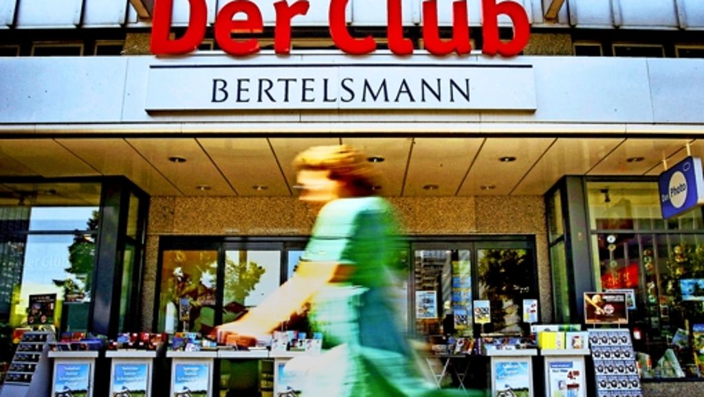  Der Bertelsmann-Buchclub schließt: ein Nachruf auf ein Geschäftsmodell, das über Jahrzehnte die Schrankwände in Deutschlands Wohnzimmern sowie die Konten der Bestsellerautoren gefüllt hat. 