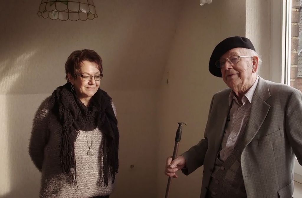 Friedrich Kremer besucht zum letzten Mal sein Haus in Moers. 60 Jahre hat er dort mit seiner Frau gelebt.