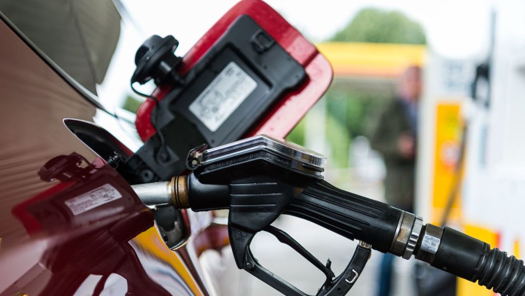 Hohe Spritpreise: Autofahrer müssen an Tankstelle   tief in Tasche greifen