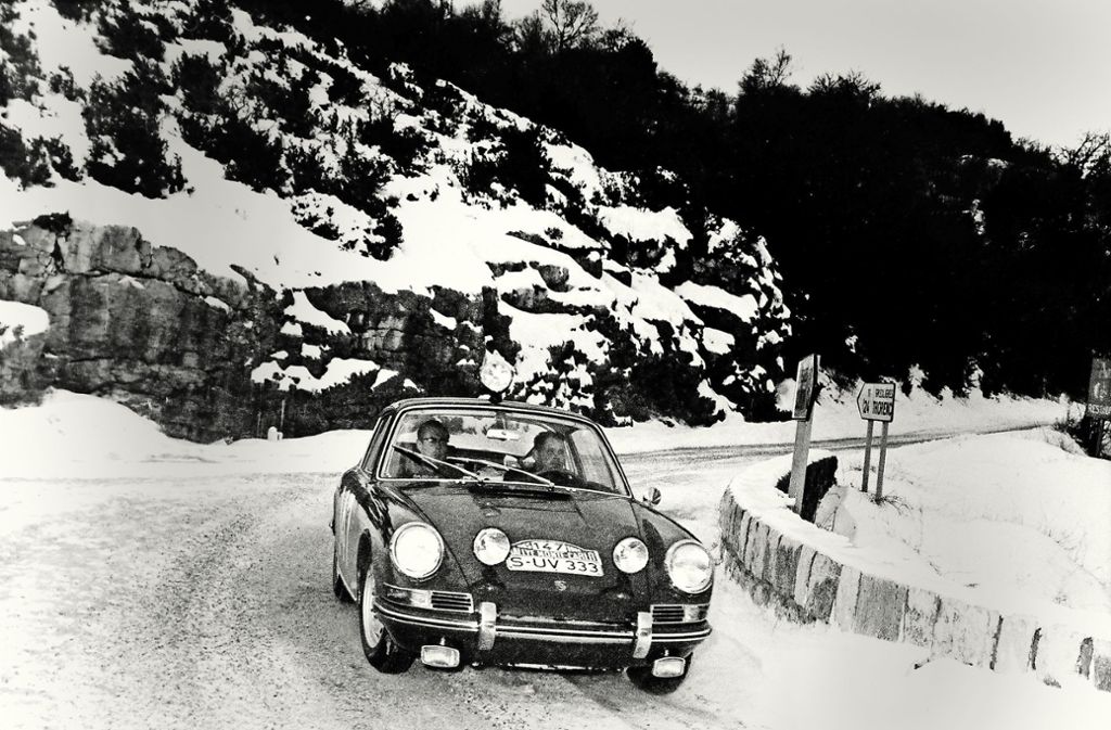 Erster Rallye-Einsatz des 911er: Herbert Linge am Steuer und Co-Pilot Peter Falk bei der Rallye Monte Carlo 1965