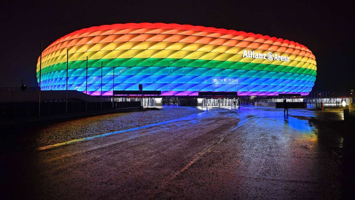 Christopher Street Day: FC Bayern lässt die Arena in Regenbogenfarben leuchten