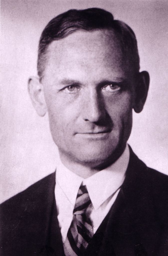 Das Spiel ist schon fast 100 Jahre alt: Der Schwenninger Exportkaufmann Edwin Mieg kaufte Carl Mayer das Patent für Tipp-Kick 1924 ab. Der Stuttgarter Apothekenmöbelfabrikant und Tüftler hatte das Spiel erfunden und 1921 zum Patent angemeldet.