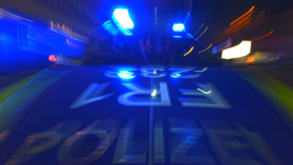 Polizei in Stuttgart und der Region: Autofahrer landet im Gleisbett