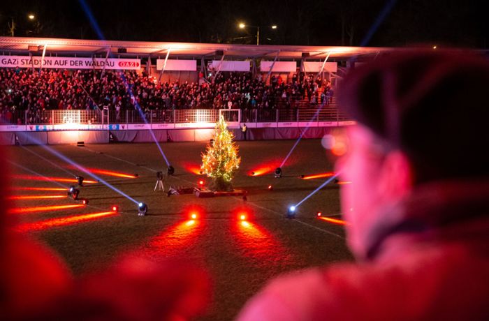 Stimmungsvolles Gazi-Stadion: Gänsehautgefühl  beim Weihnachtssingen auf der Waldau