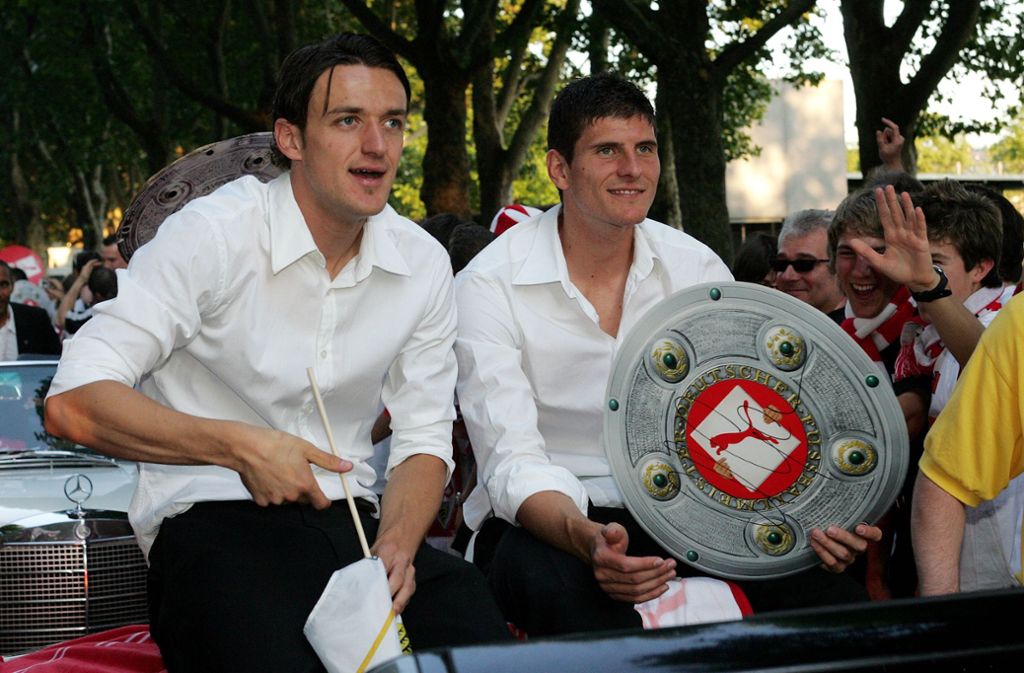 Wiedervereinigung: Christian Gentner (links) und Mario Gomez, hier nach dem Gewinn des Meistertitels 2007, spielen künftig wieder Seite an Seite in Stuttgart.