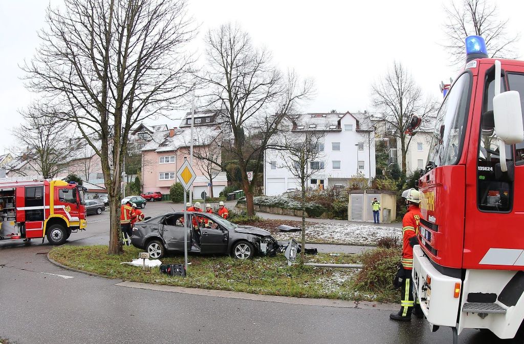Wie die Polizei berichtet, kam der 36-Jährige wegen gesundheitlicher Probleme von Beihinger Straße ab.