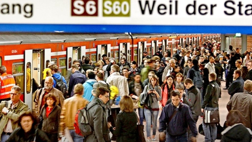Nahverkehr in Stuttgart: Mehr   Fahrgäste führen zu Verspätungen