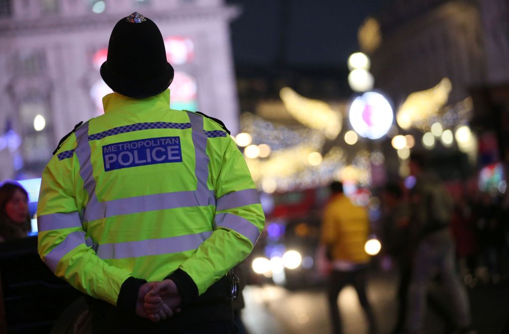 Mit verstärkter Polizeipräsenz finden die Feiern in London statt.